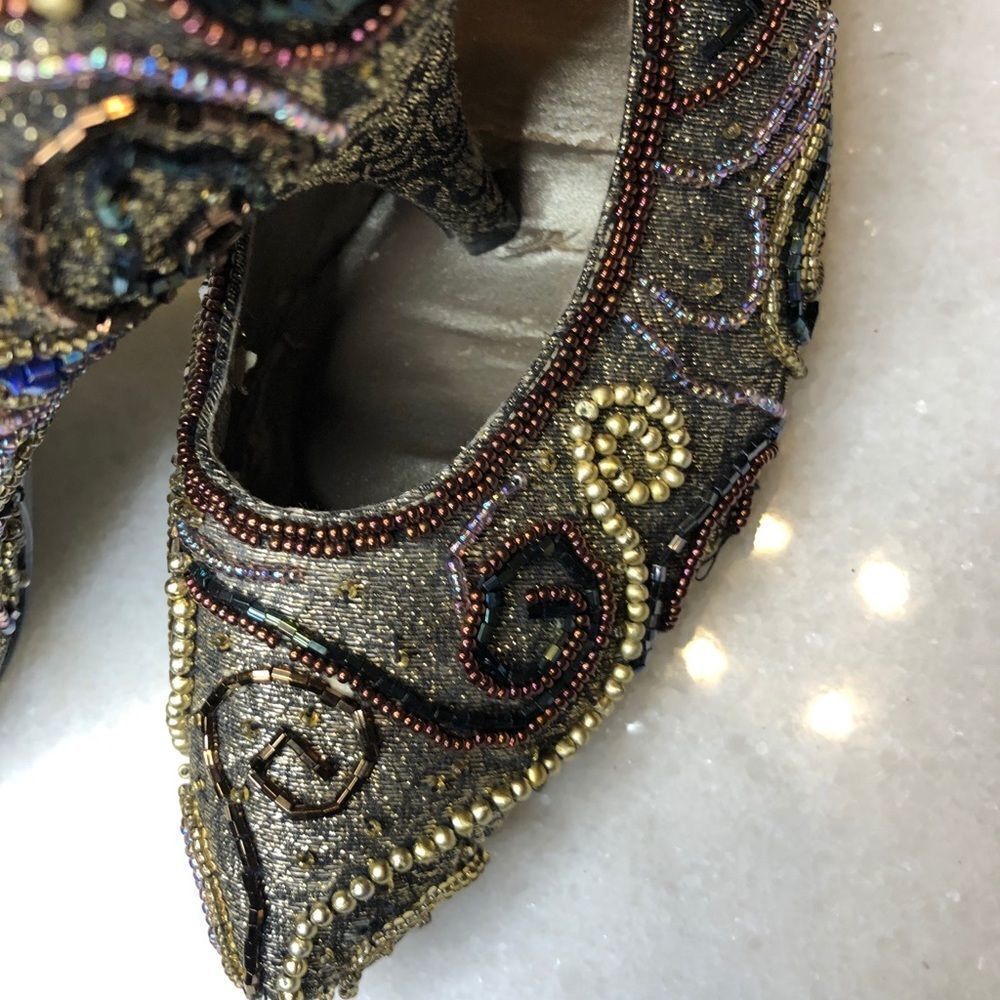 New Valerie Stevens beaded gold pumps - Picture 4 of 11